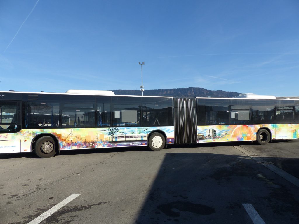 Bandi Joule Léman Express graffiti décoration bus 61