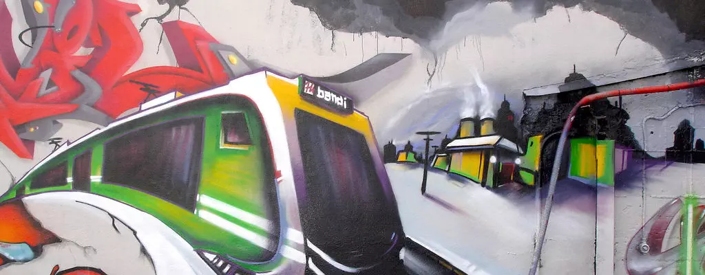 Paysage de voie ferrée graffiti à Lyon
